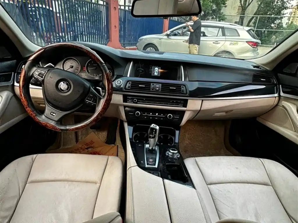 BMW 5 Series 2012 520Li Elegance фото 4