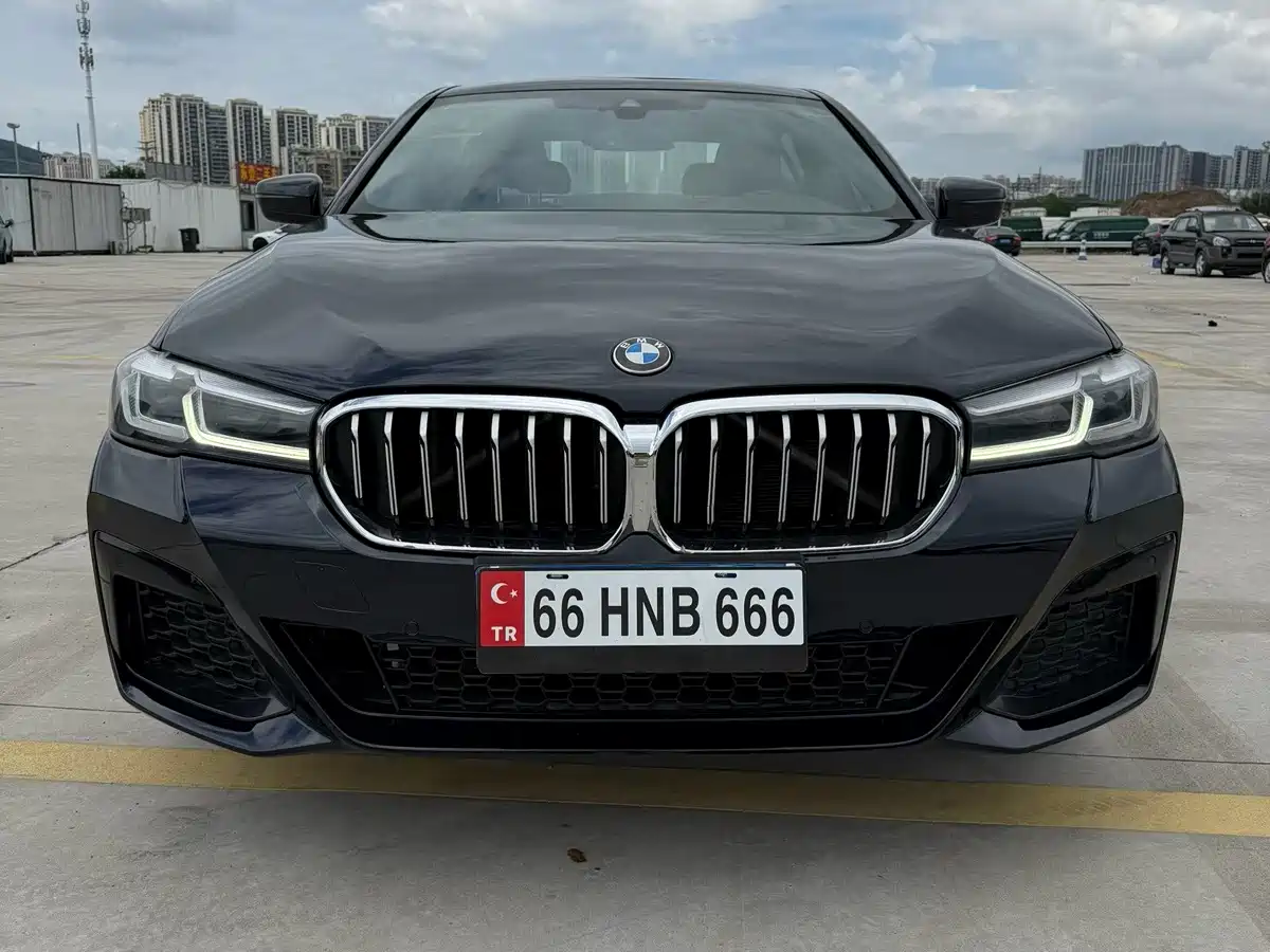 صورة 2 - BMW 5 Series