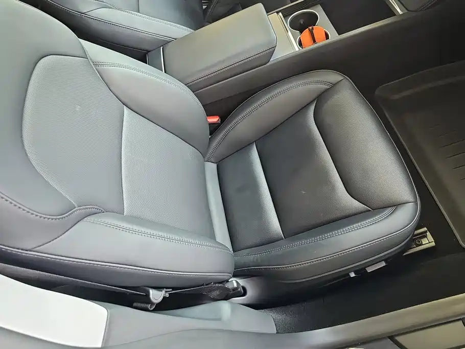 Фото 8 - Tesla Model 3