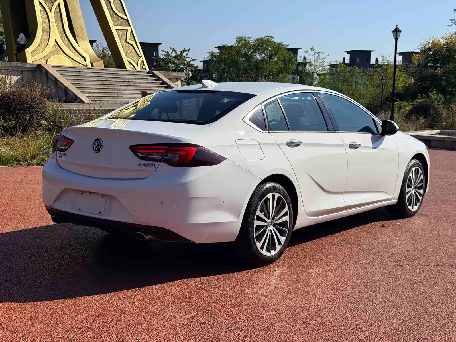 Photo 9 - Buick Regal
