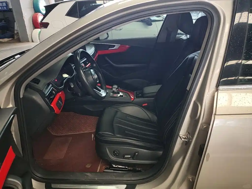 Фото 15 - Audi A4L