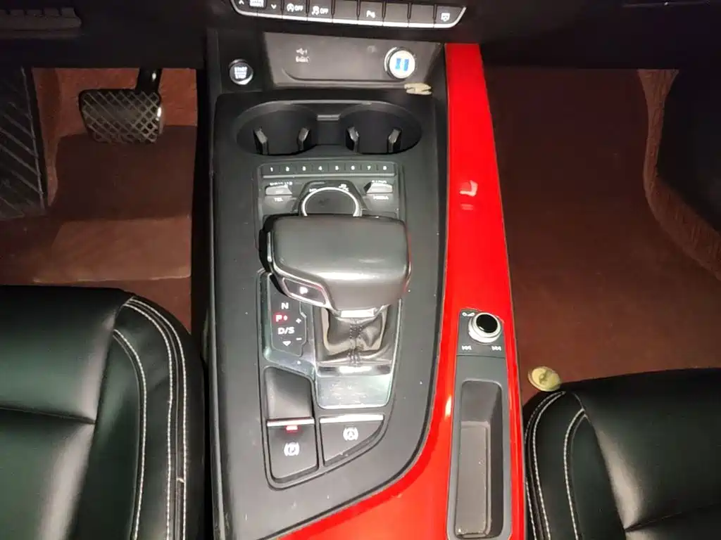Фото 14 - Audi A4L