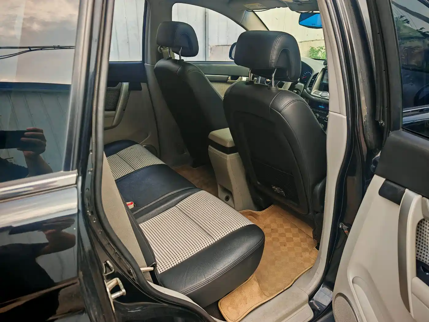 Chevrolet Captiva 2012 2012 Model 2.4L 2WD Urban Edition 5-Seater