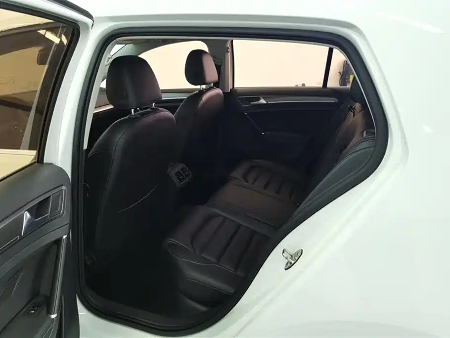Volkswagen Golf 2016 230TSI Automatic Luxury фото 11