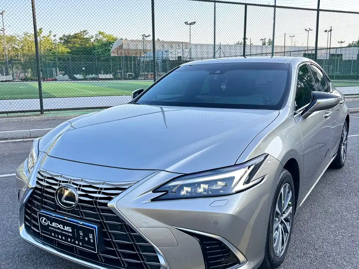  Lexus Lexus ES 2025 300h Ultimate Edition