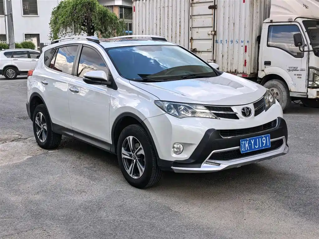 Toyota RAV4 Rongfang 2015 2.0L CVT 4WD Pioneer Edition фото 3