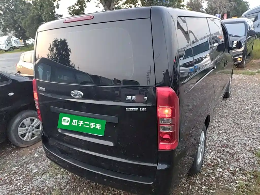 JAC Refine M3 2025 2025 PLUS 1.8L Manual Comfort 9-seater