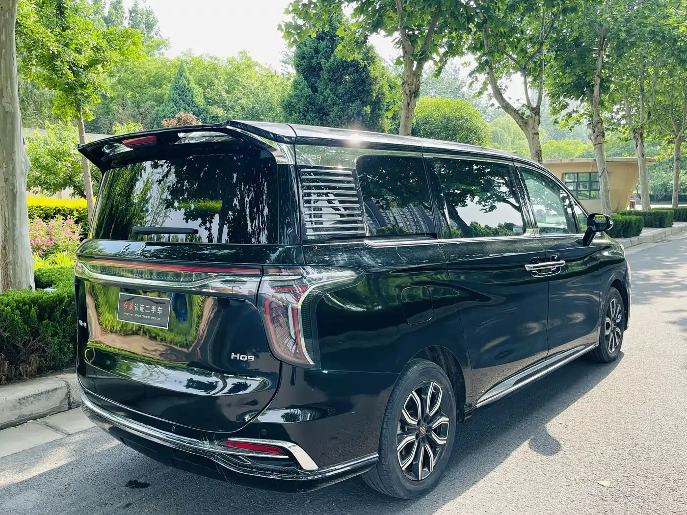 Hongqi HQ9 2023 2.0T Smart Connect Flag Enjoy Edition фото 19