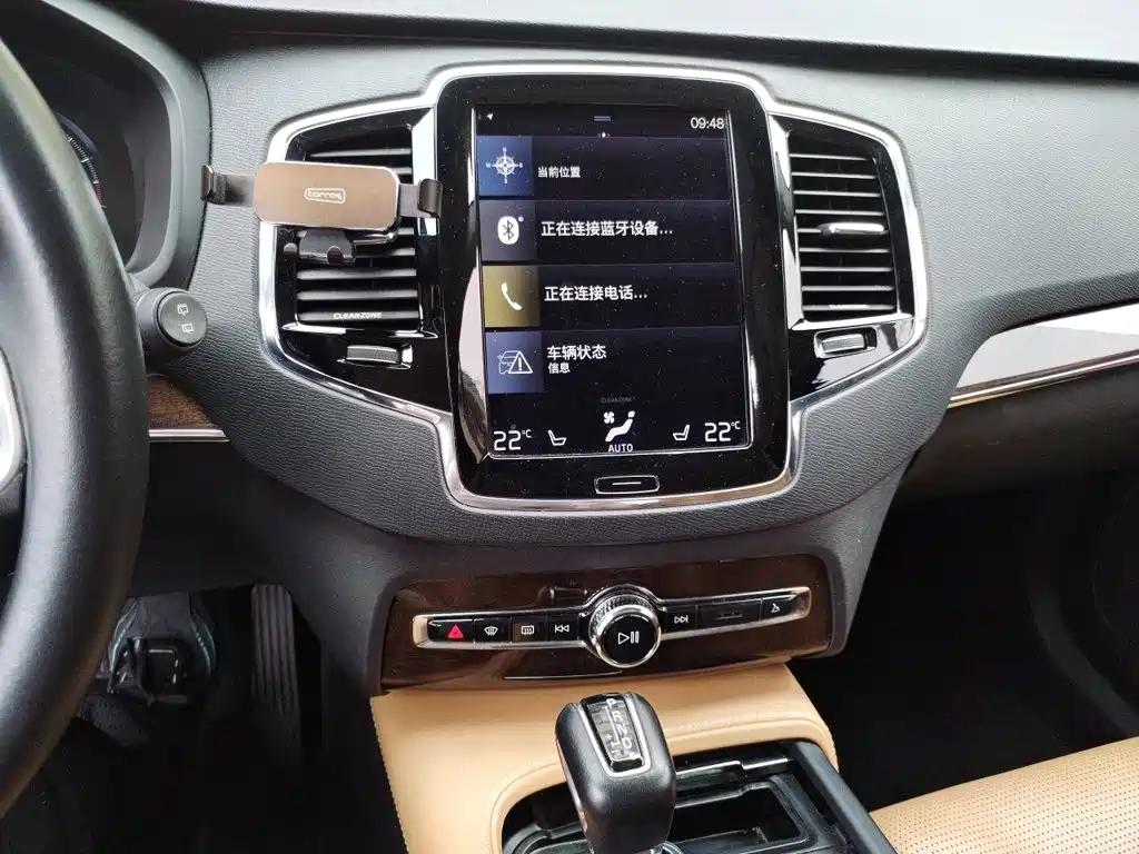Фото 14 - Volvo XC90