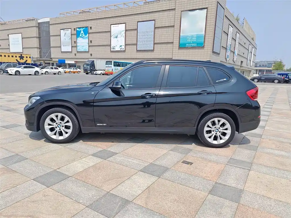 BMW X1 2013 sDrive18i Leading фото 10