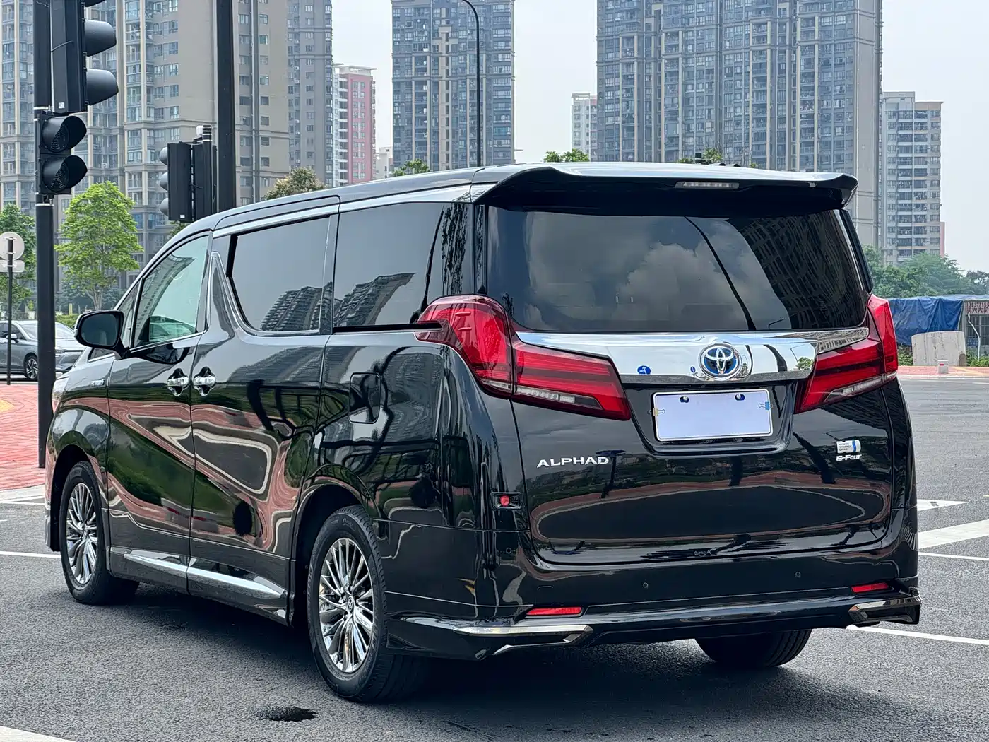 Toyota Alphard 2020 Hybrid 2.5L Luxury Edition фото 14