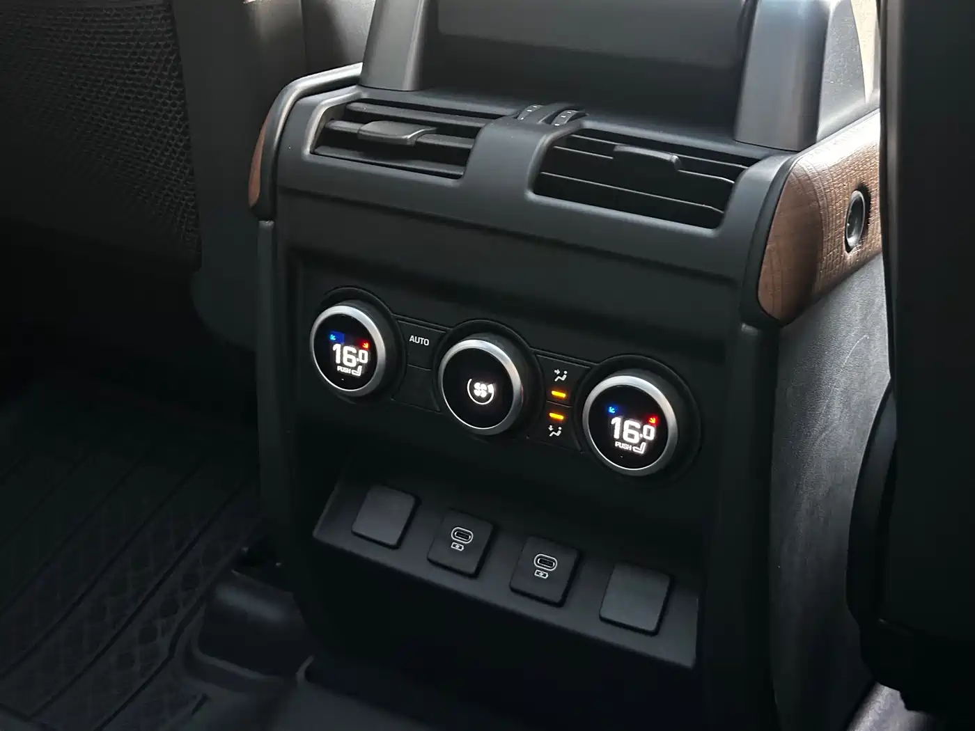 Land Rover Defender 2023 Facelift 110 3.0T P400 X-DYNAMIC HSE фото 28