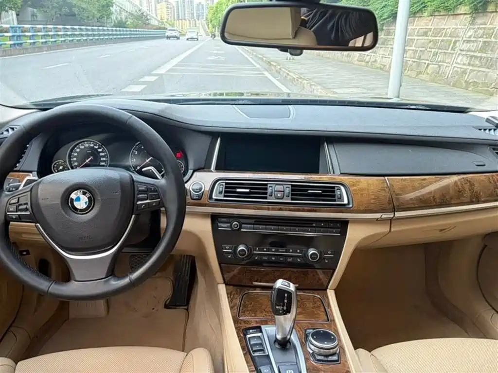 BMW 7 Series 2013 Model 740Li Luxury фото 8