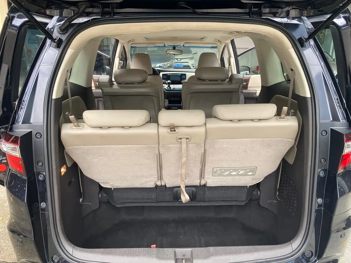 Photo 15 - Honda Odyssey