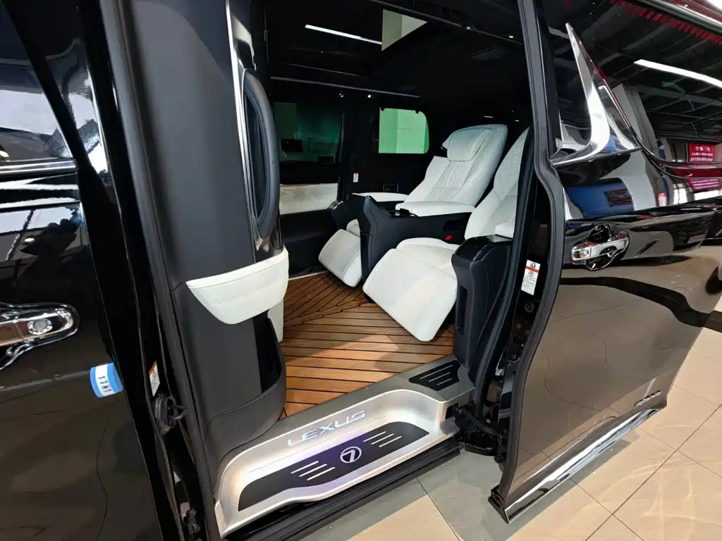 Lexus LM 2021 2020 300h 4-Seat Imperial Edition