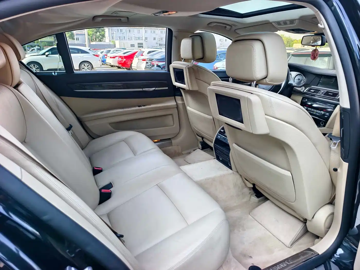 Photo 13 - BMW 7 Series