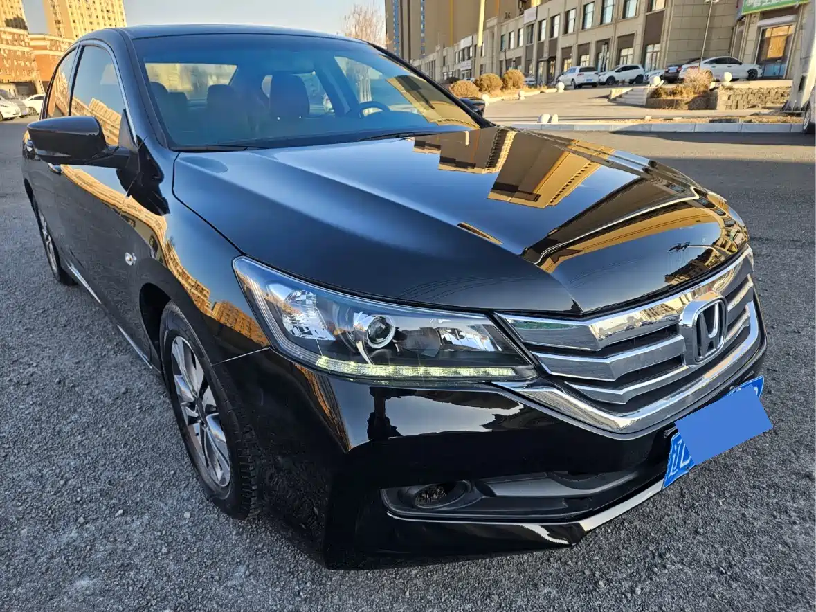 Honda Accord 2014 2.0L LX Comfort Edition фото 2