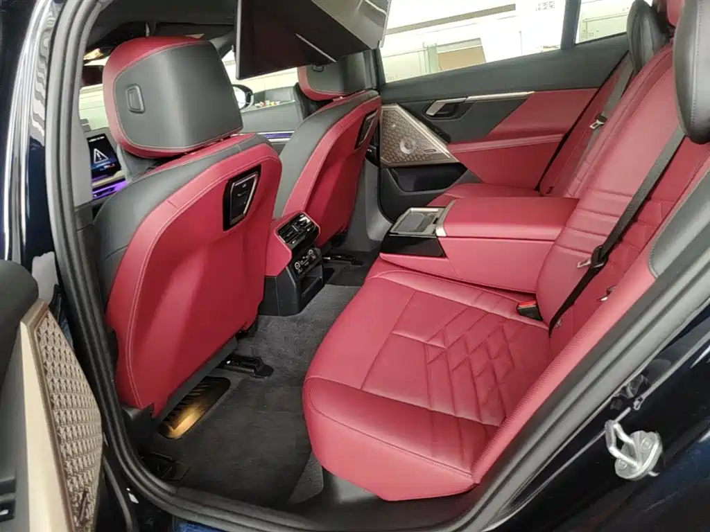 BMW 5 Series 2025 530Li Premium M Sport Package фото 24