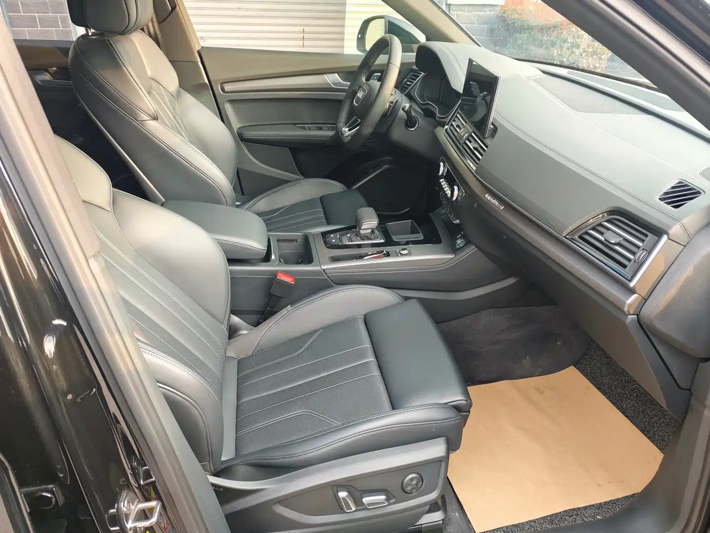 Audi Q5L 2024 Model 40 TFSI Luxury Dynamic фото 7