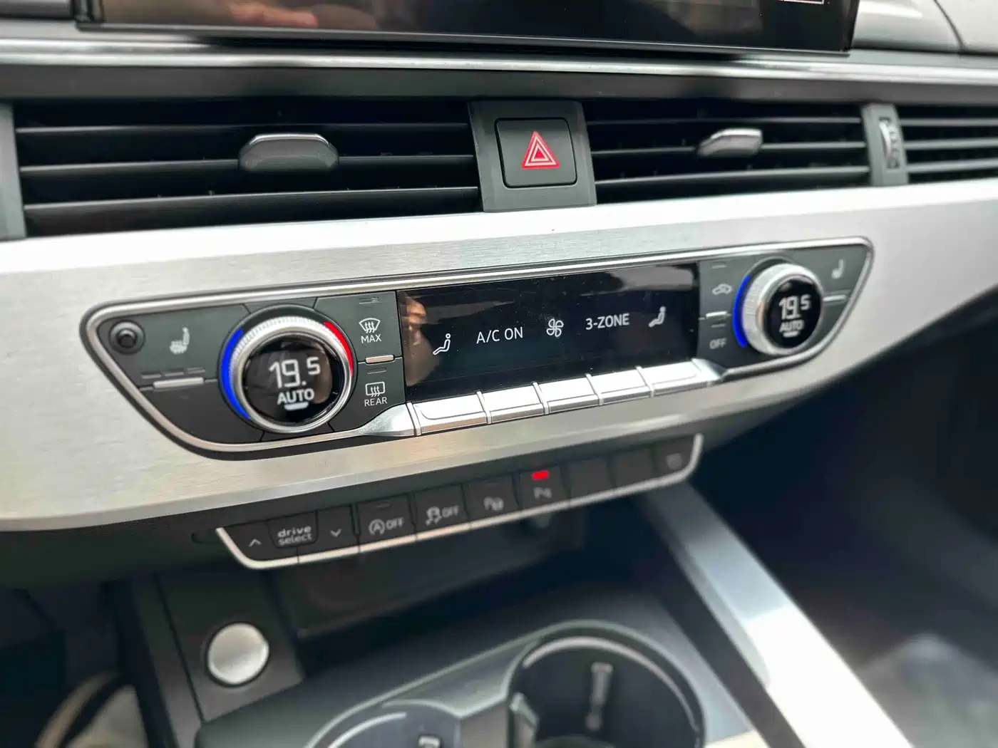 Audi A4L 2020 40 TFSI Luxury Dynamic фото 30