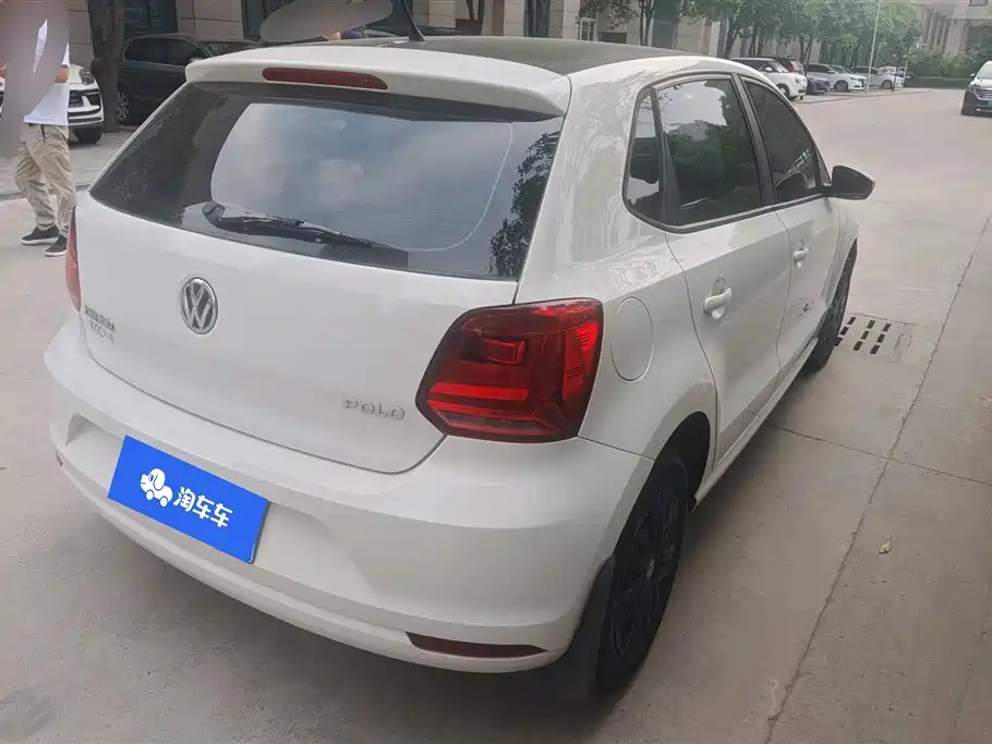 Volkswagen Polo 2014 1.4L Manual Trend Edition фото 3