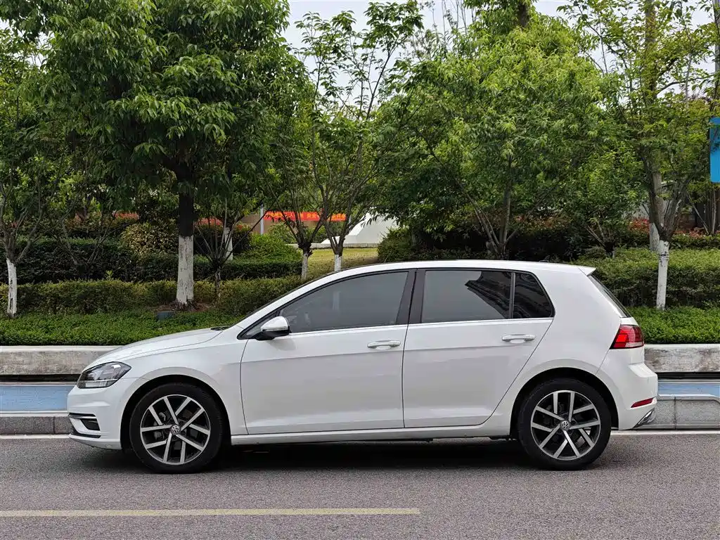 Volkswagen Golf 2020 200TSI DSG Comfort фото 3