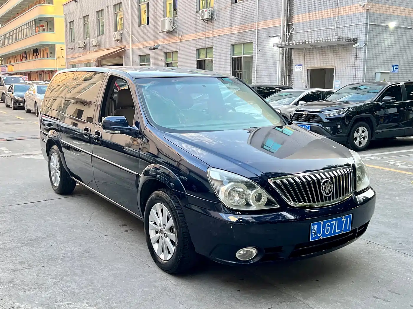 Buick GL8 2011 2.4L LT Executive Edition фото 3