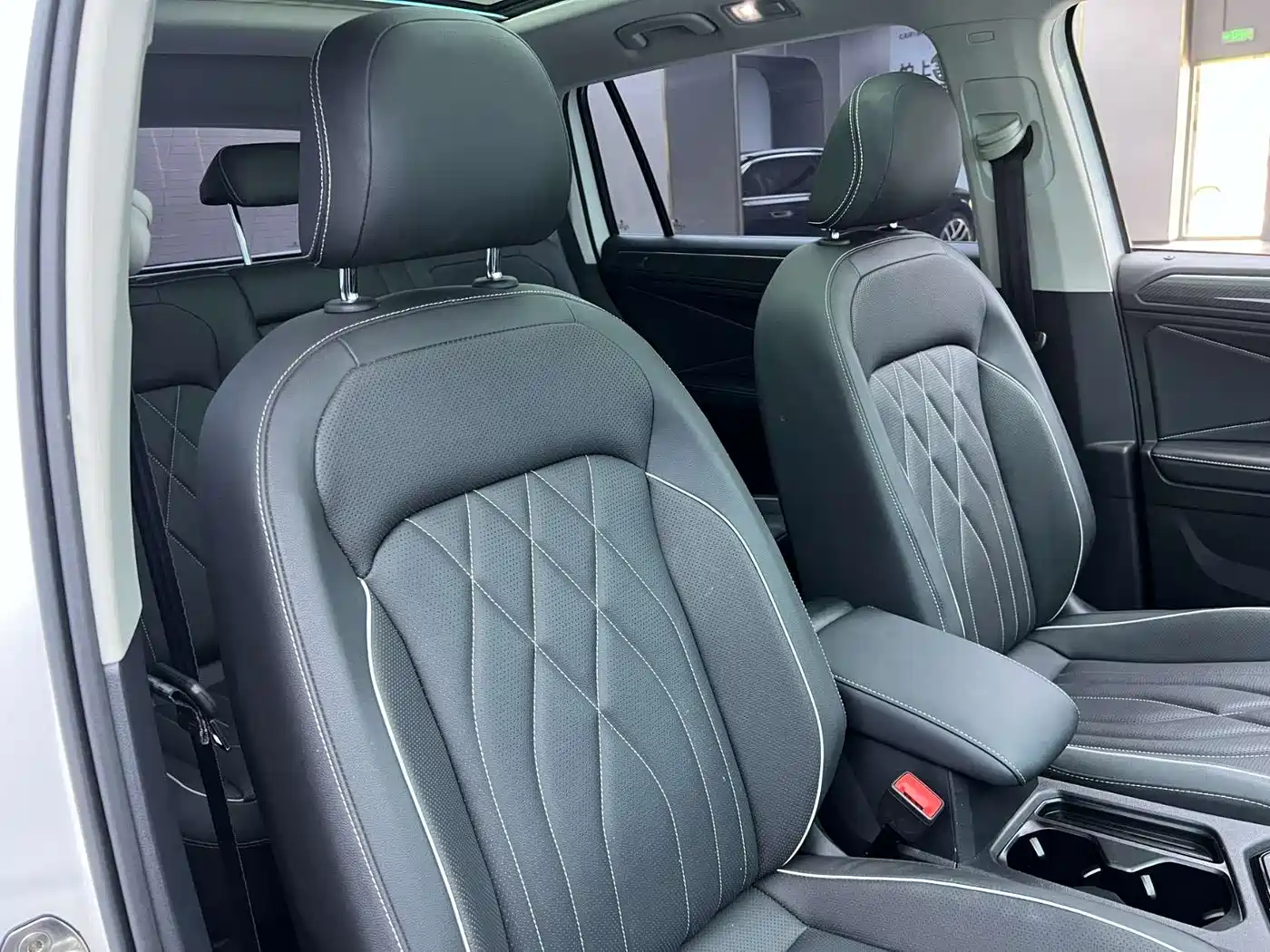 Volkswagen Tiguan L 2022 330TSI Auto 2WD R-Line Premium Edition фото 10