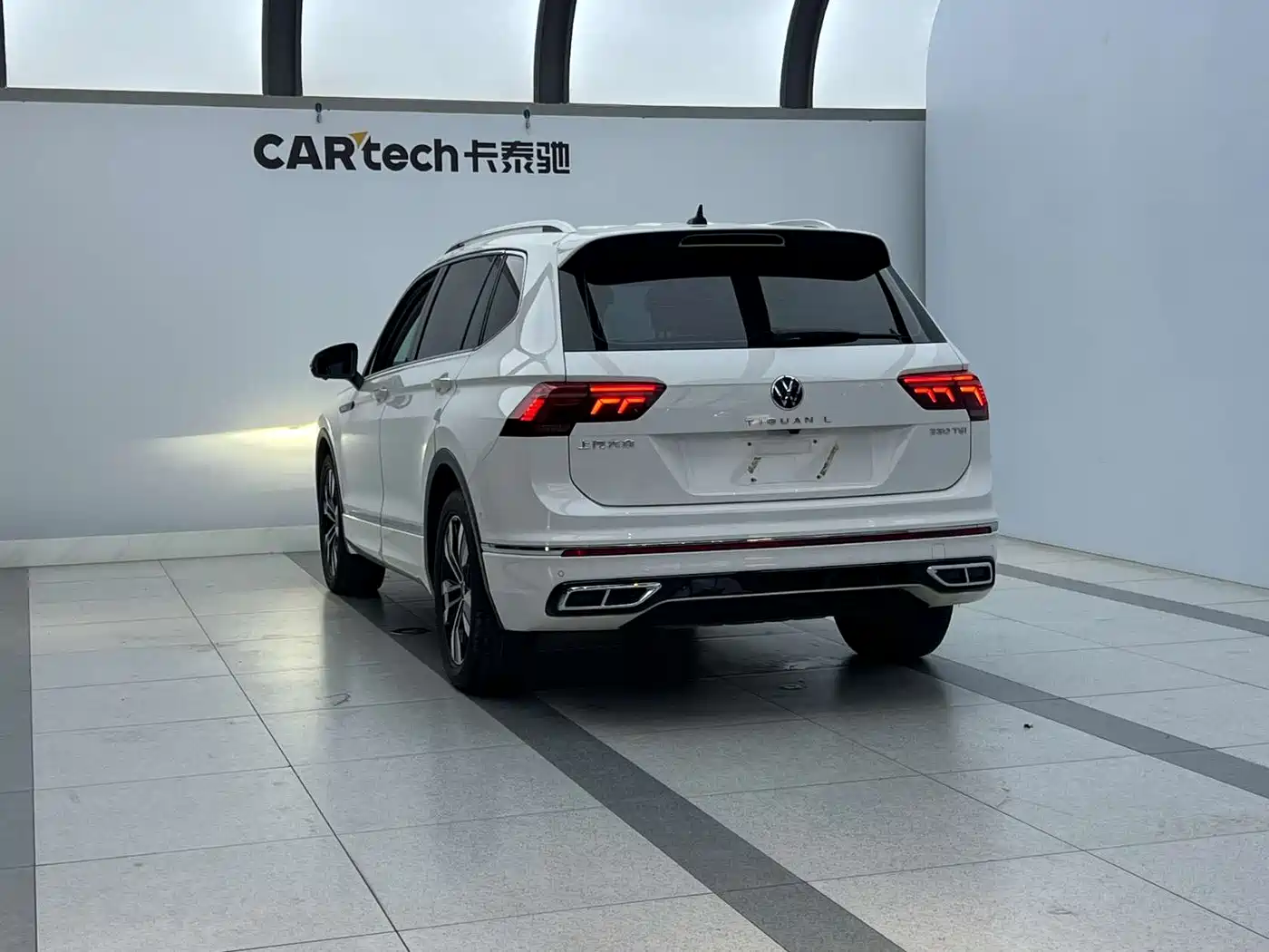 Volkswagen Tiguan L 2022 330TSI Auto 2WD R-Line Premium Edition фото 2