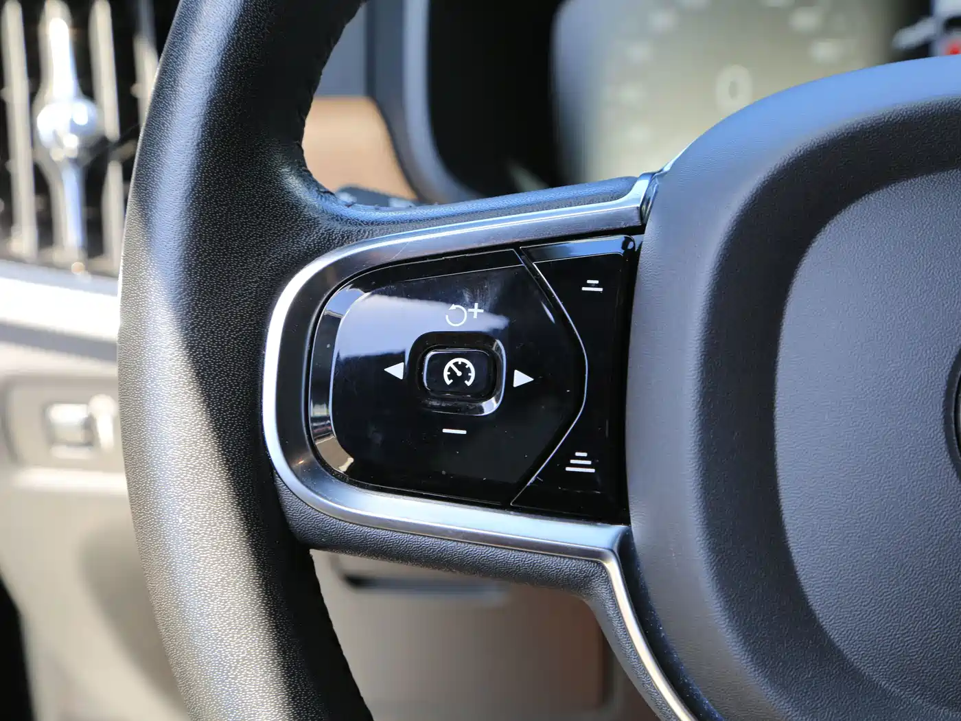 Фото 8 - Volvo S90