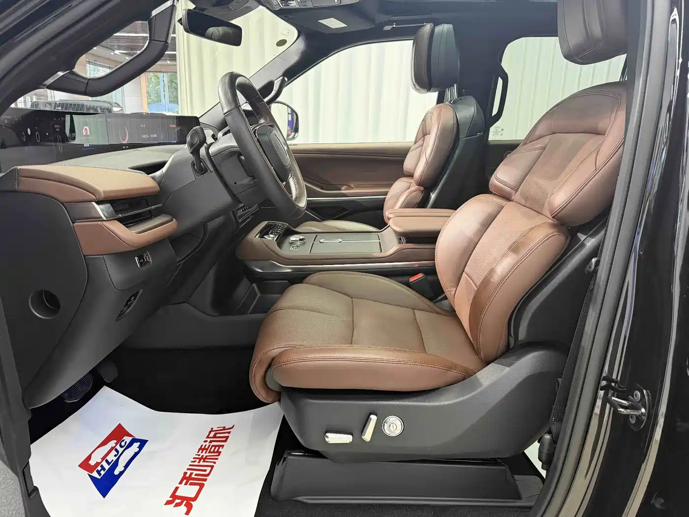 Фото 7 - Lincoln Navigator