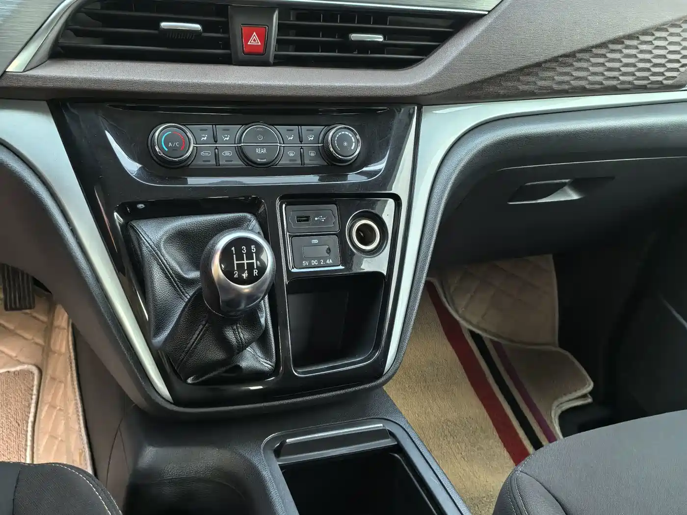 JAC Refine M3 2023 2022 1.5T 7-Seater Standard