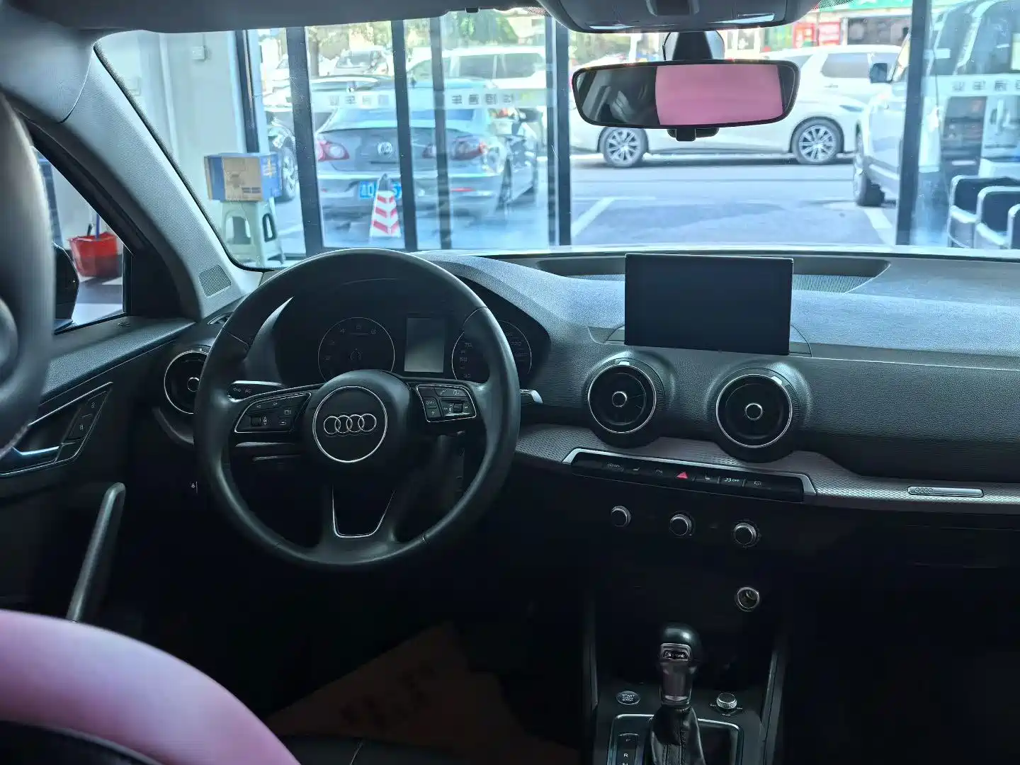 Photo 6 - Audi Q2L