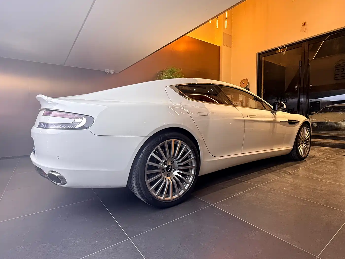 Aston Martin Rapide 2013 6.0L S фото 3