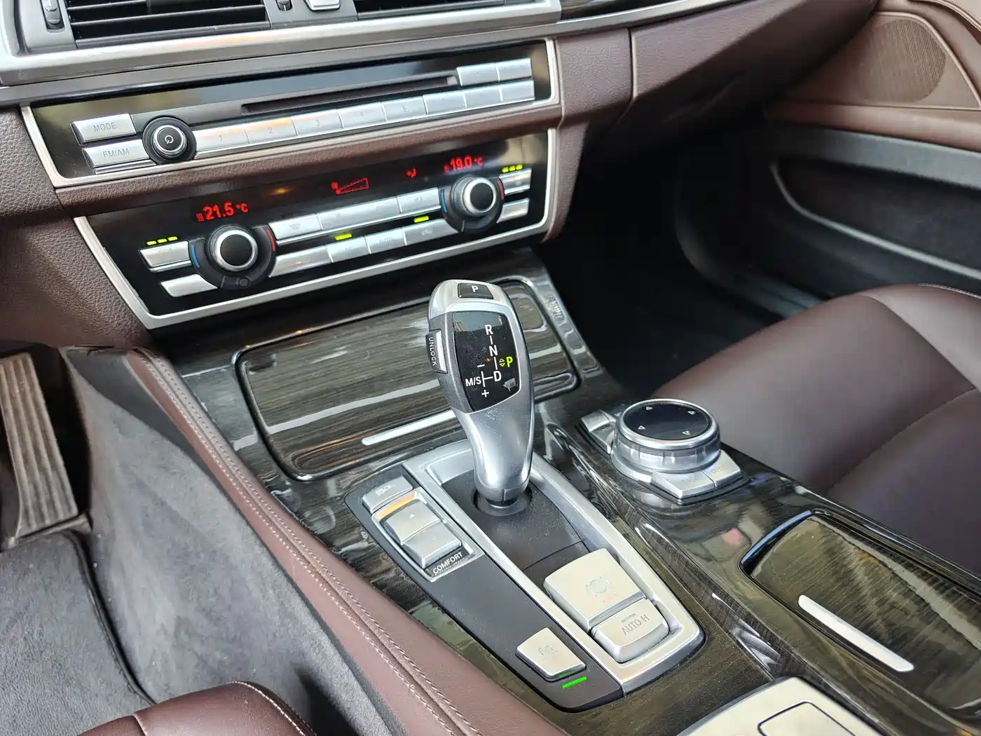 BMW 5 Series 2014 525Li Luxury Design Package фото 18