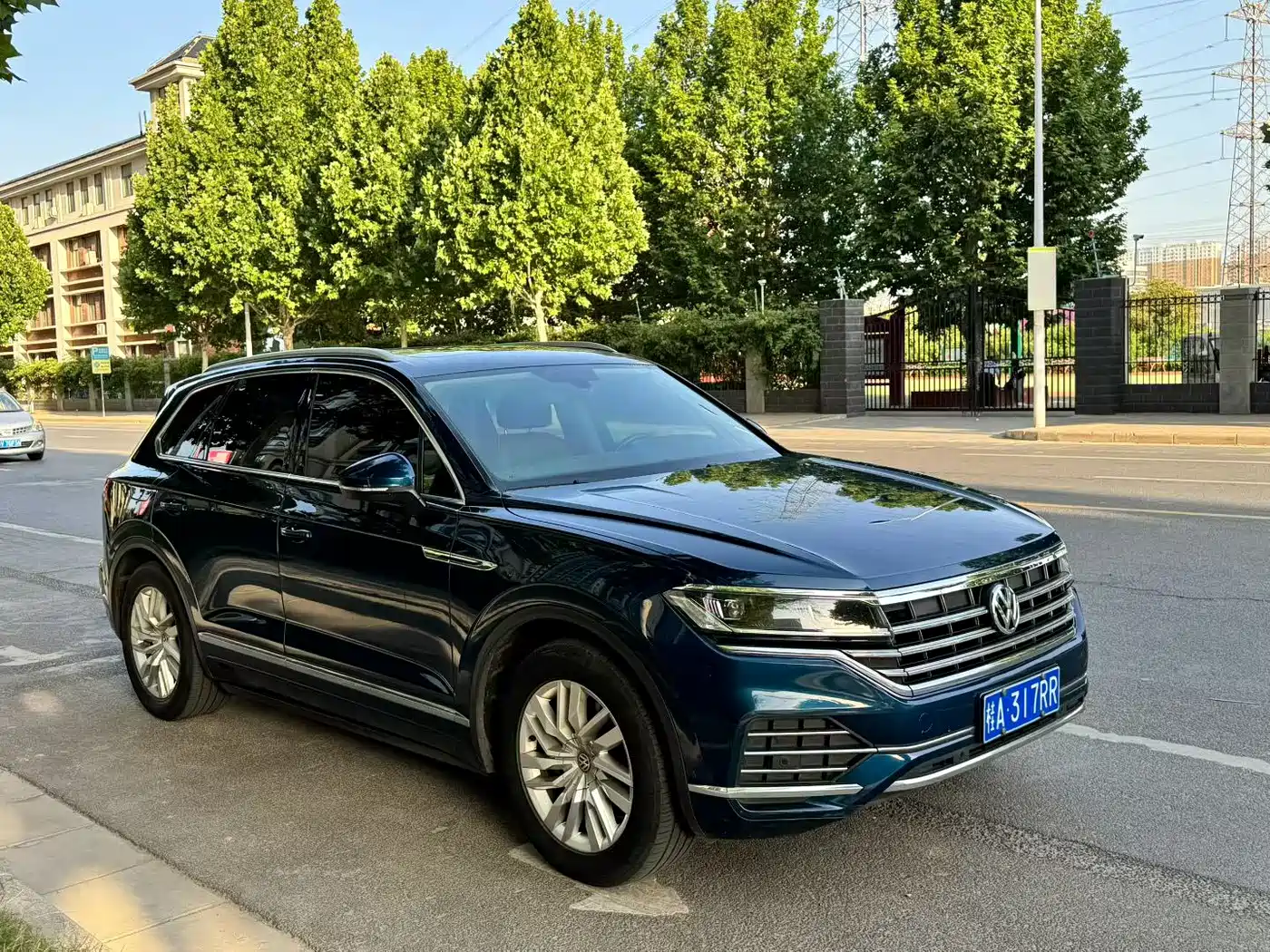 Volkswagen Touareg 2019 2.0TSI Sharp Wing Edition China VI фото 3