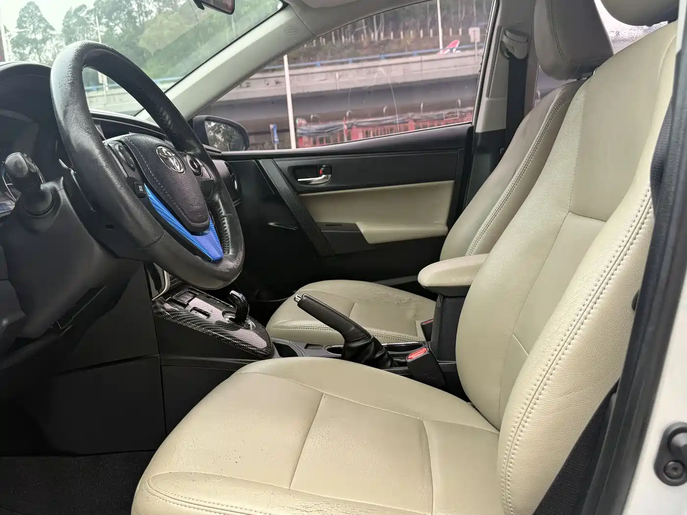 Toyota Corolla 2017 Facelift Hybrid 1.8L E-CVT Leading Edition фото 13