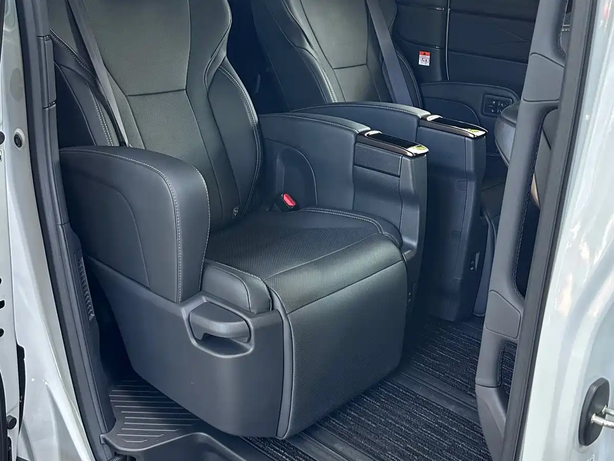 Toyota Alphard 2026 2025 Hybrid 2.5L Ultimate Gold Edition