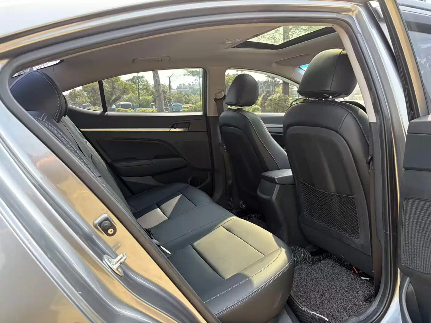 Hyundai Elantra 2018 1.6L Automatic 15th Anniversary Special Edition фото 11