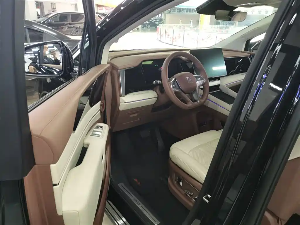 BYD Xia 2025 DM-i 1.5T 180km Surpass Edition фото 13