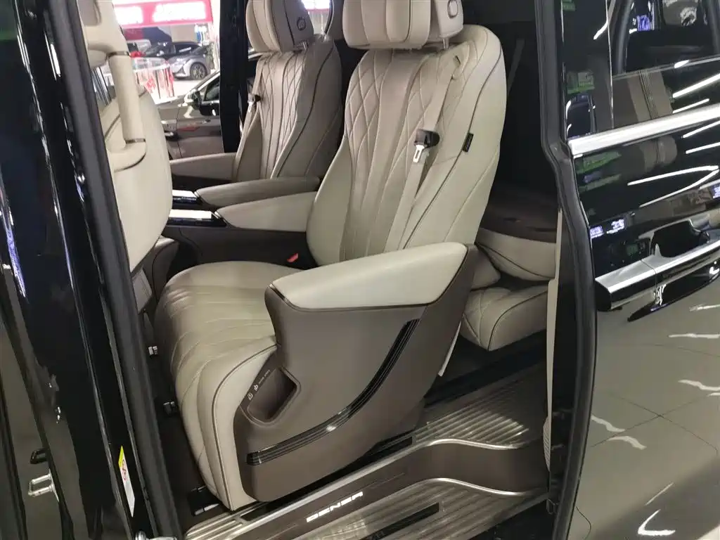Denza D9 2022 DM-i 1040 Premium фото 13