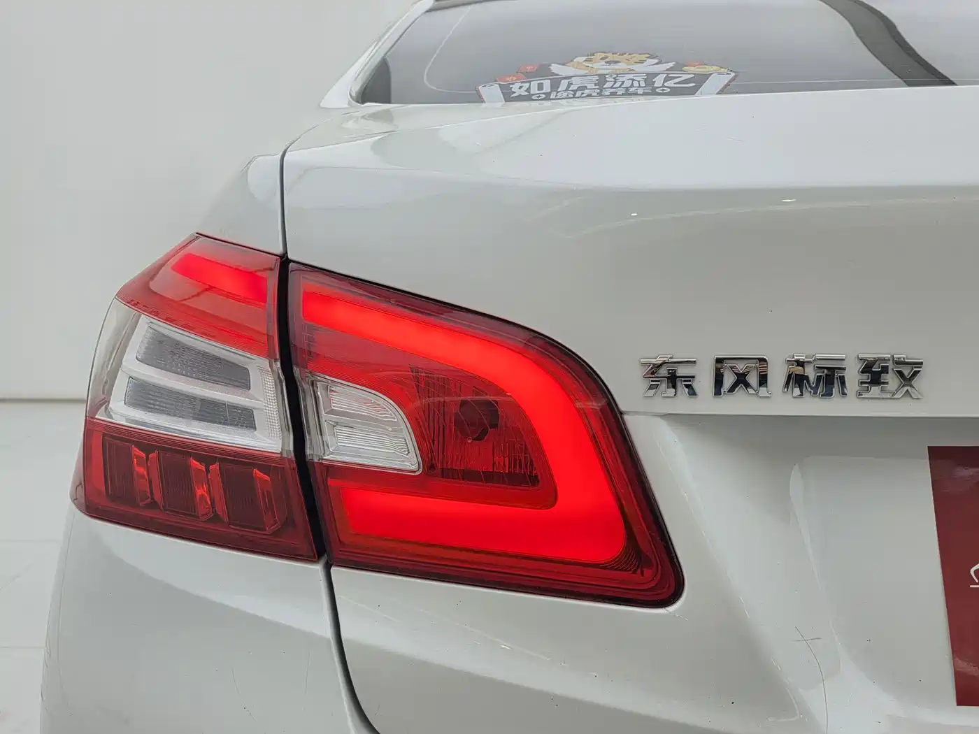 Peugeot 408 2015 Model 1.2T Automatic Luxury Edition фото 8