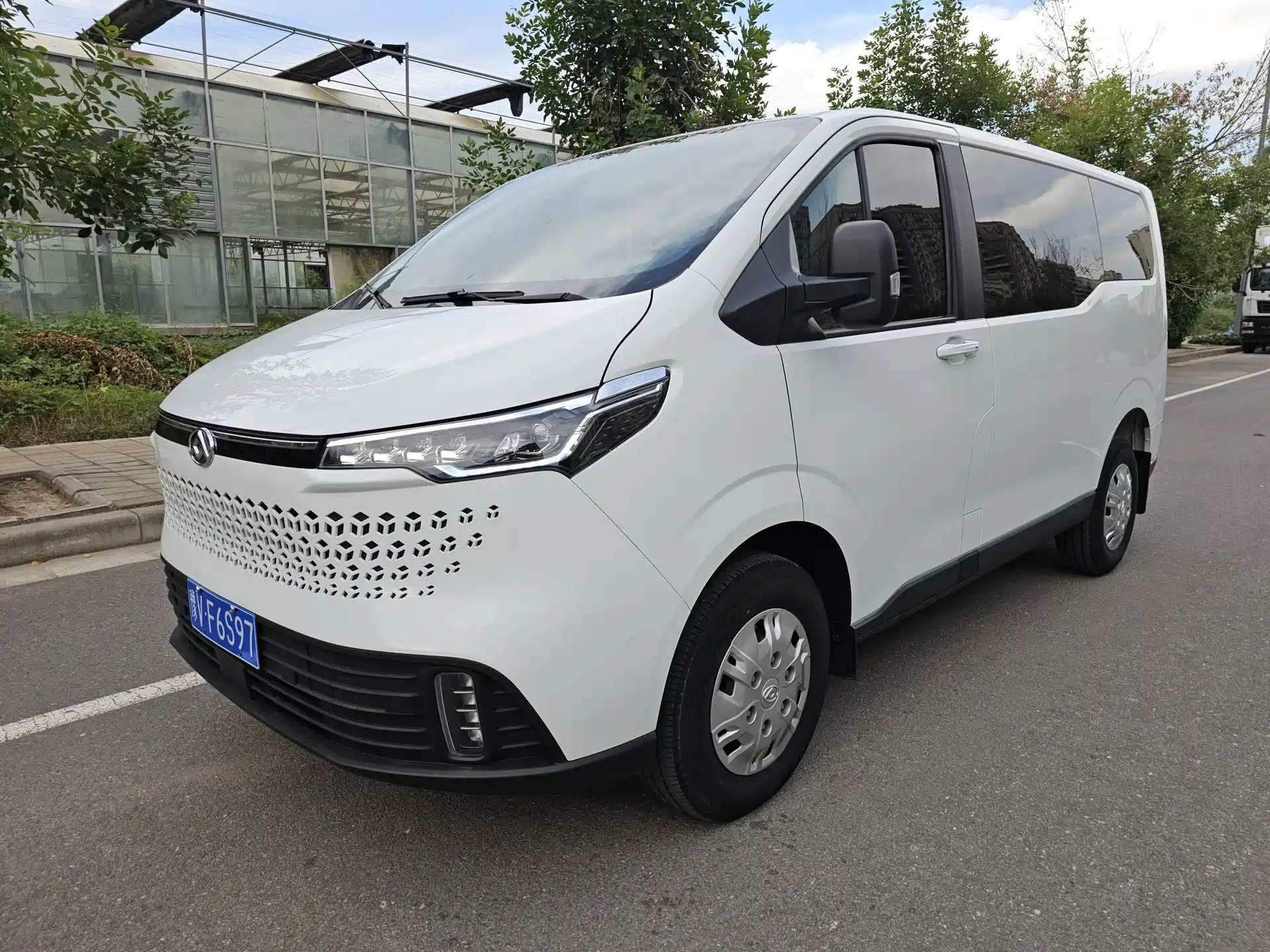 Photo 1 - Maxus Xintu V70