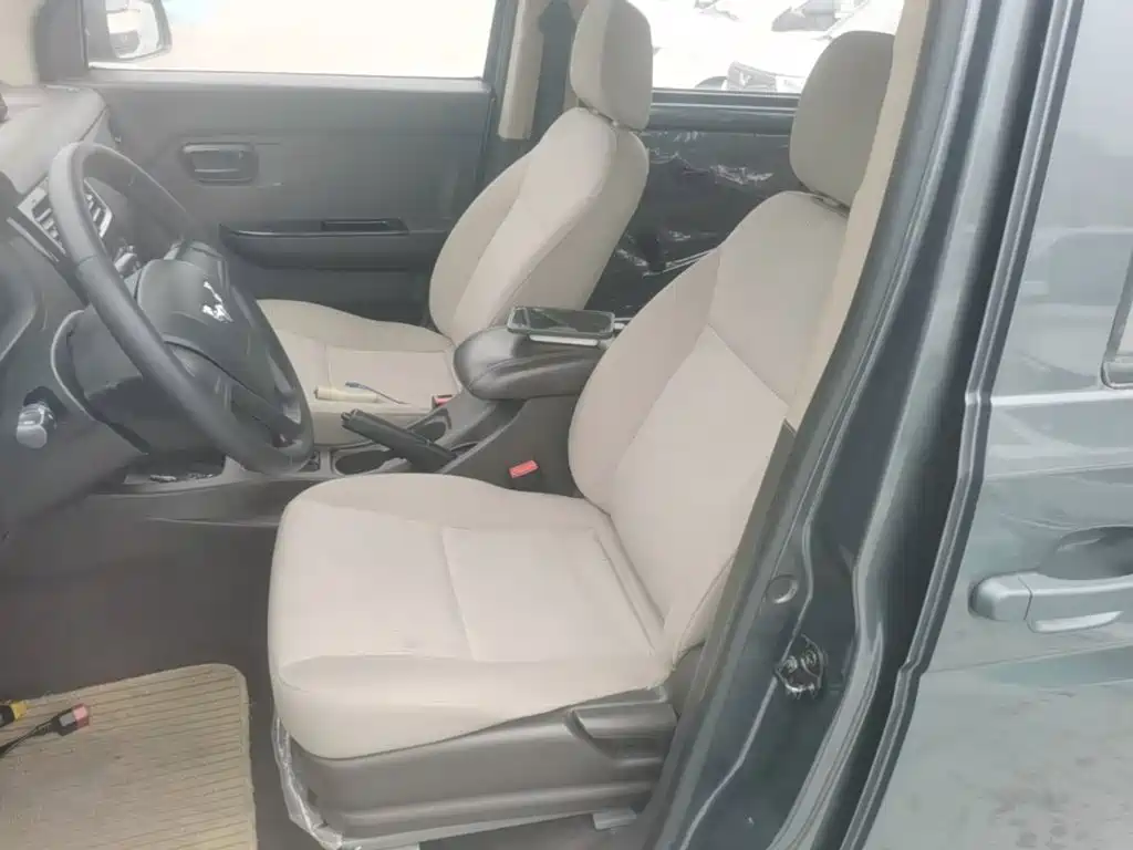 Wuling Motors Wuling Rongguang V 2015 2015 1.5L Basic
