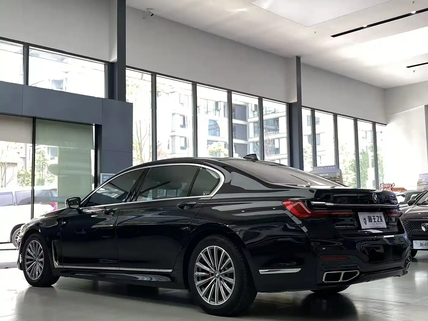 BMW 7 Series 2016 730Li Leading фото 4