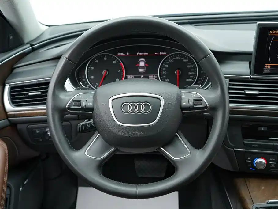 Фото 32 - Audi A6L