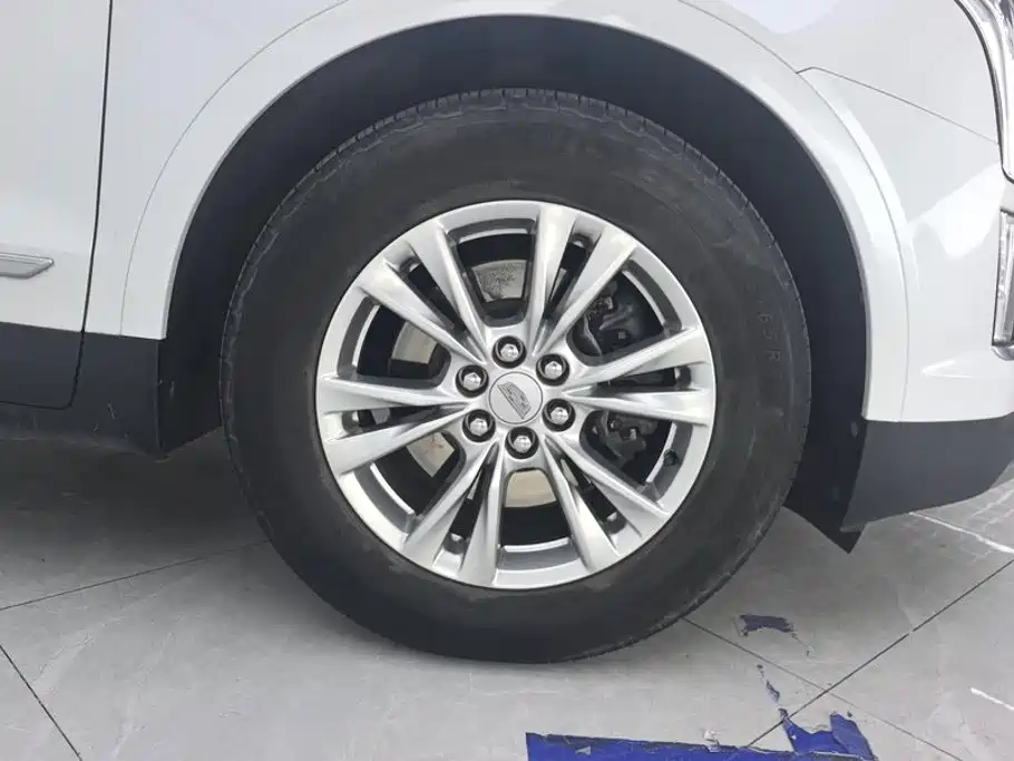 Photo 6 - Cadillac XT5