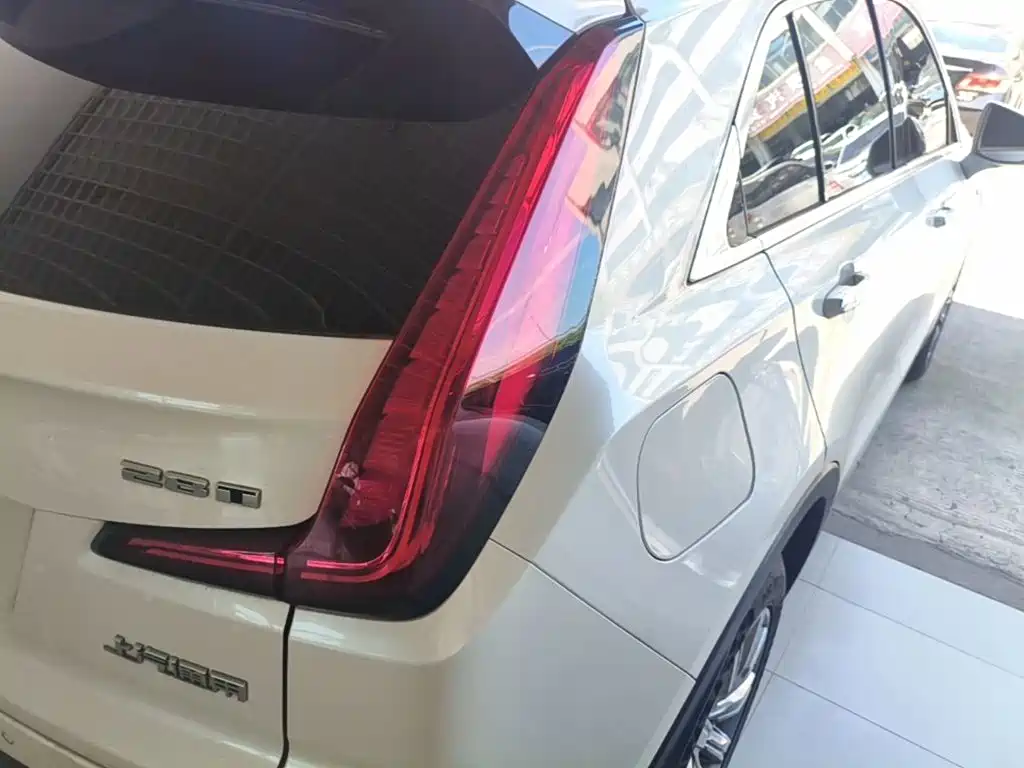 Фото 8 - Cadillac XT4