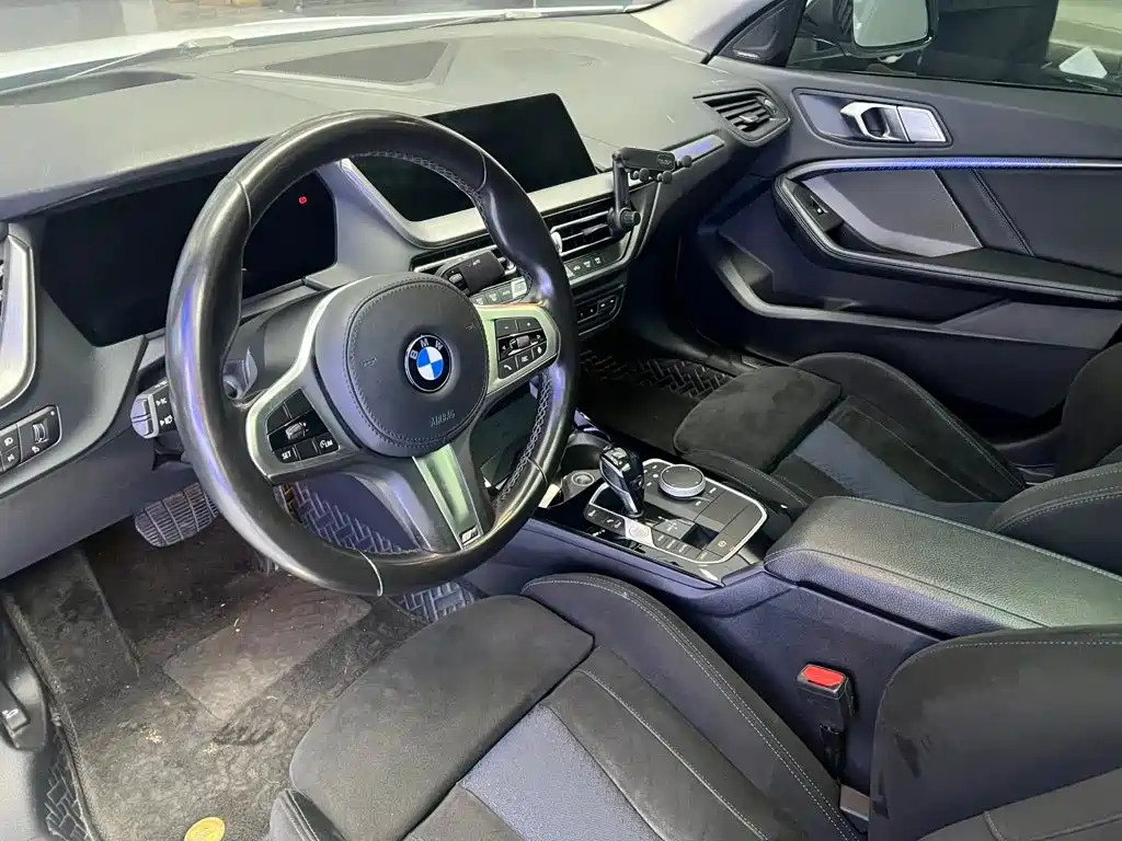 Photo 5 - BMW 2 Series (Import)