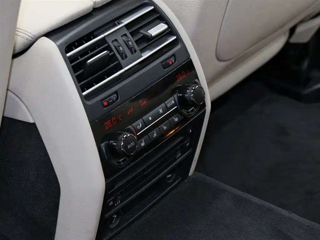 BMW 7 Series 2010 760Li фото 11
